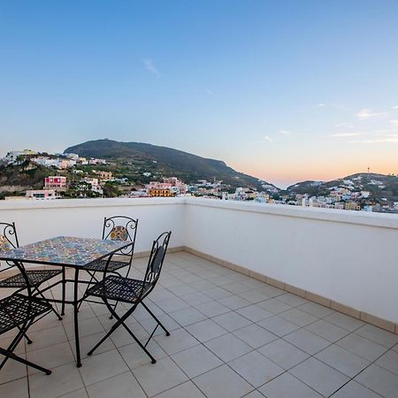 Hotel Torre Dei Borboni Понца Екстериор снимка