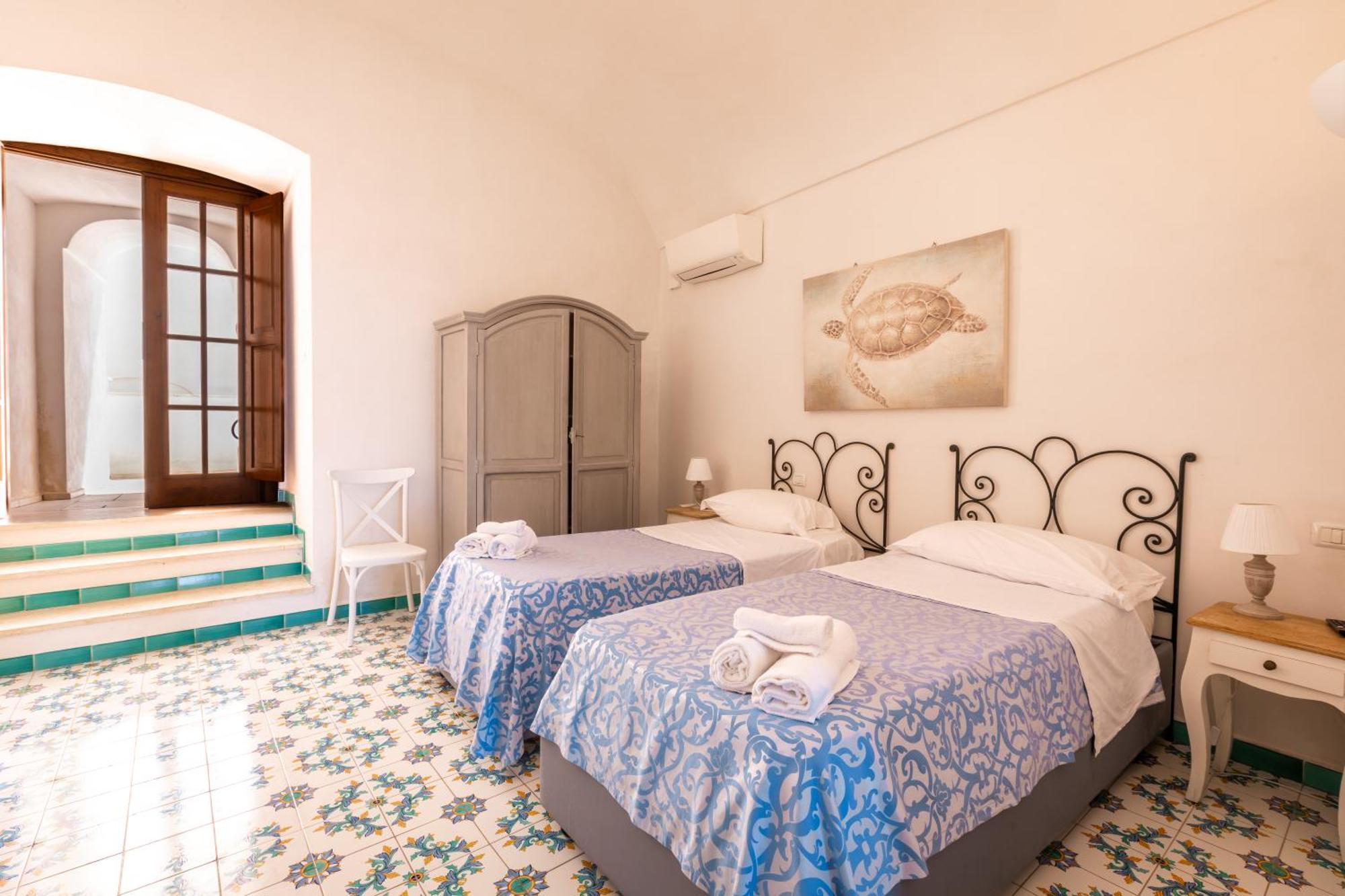 Hotel Torre Dei Borboni Понца Екстериор снимка