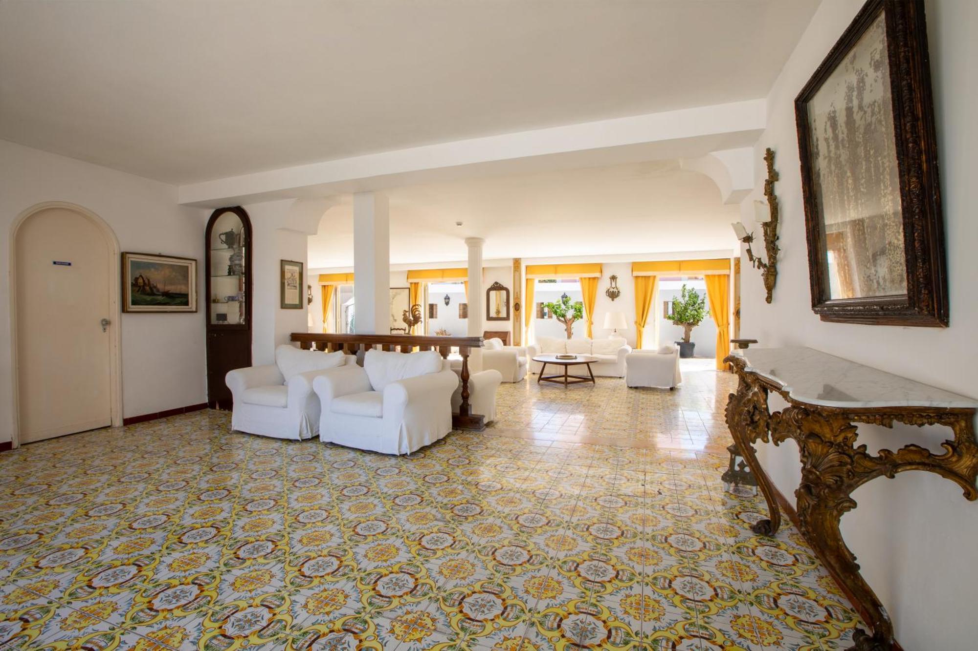 Hotel Torre Dei Borboni Понца Екстериор снимка