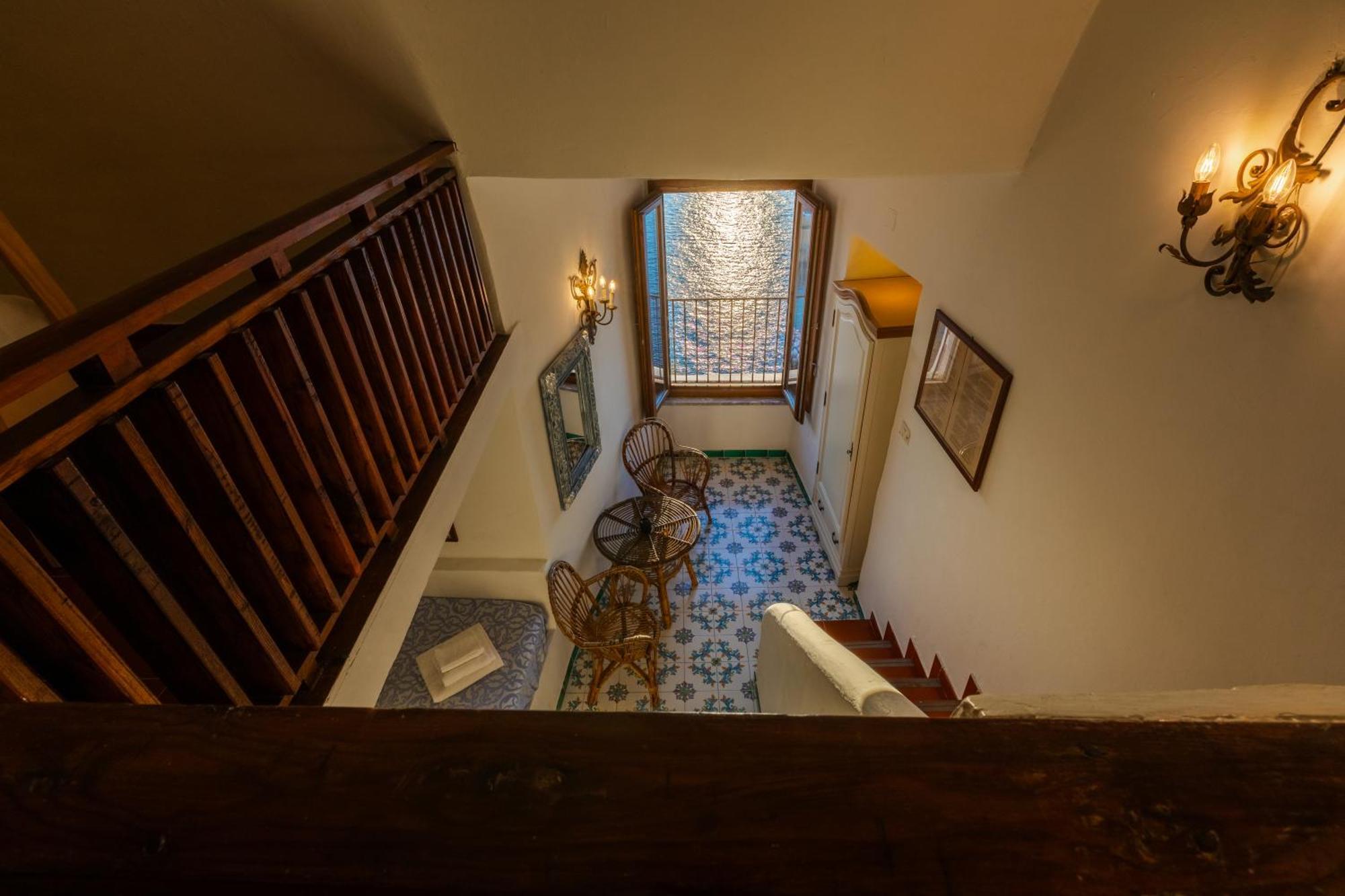 Hotel Torre Dei Borboni Понца Екстериор снимка