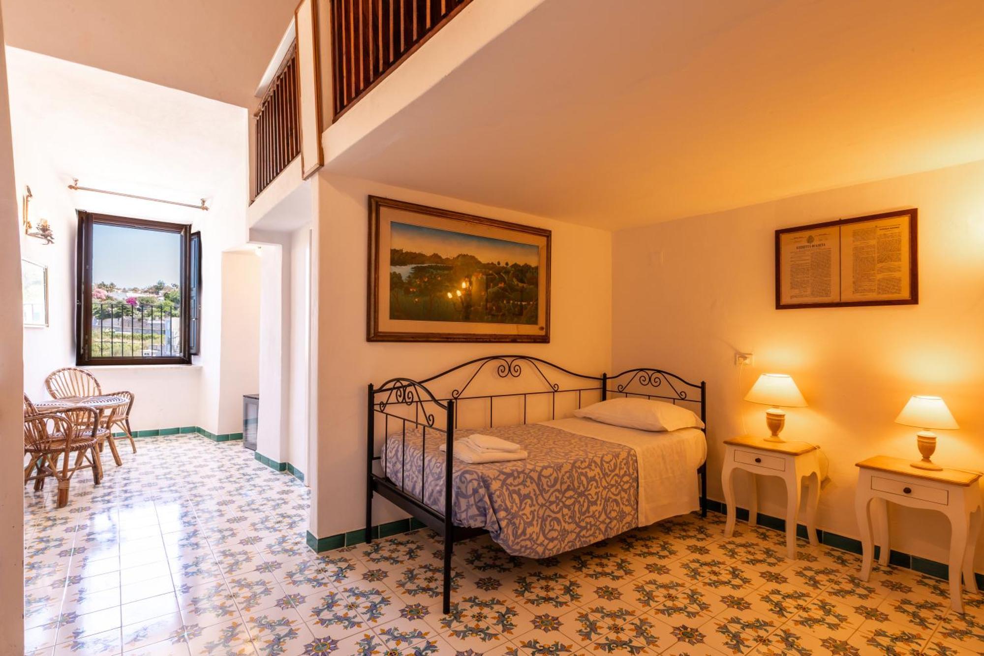 Hotel Torre Dei Borboni Понца Екстериор снимка