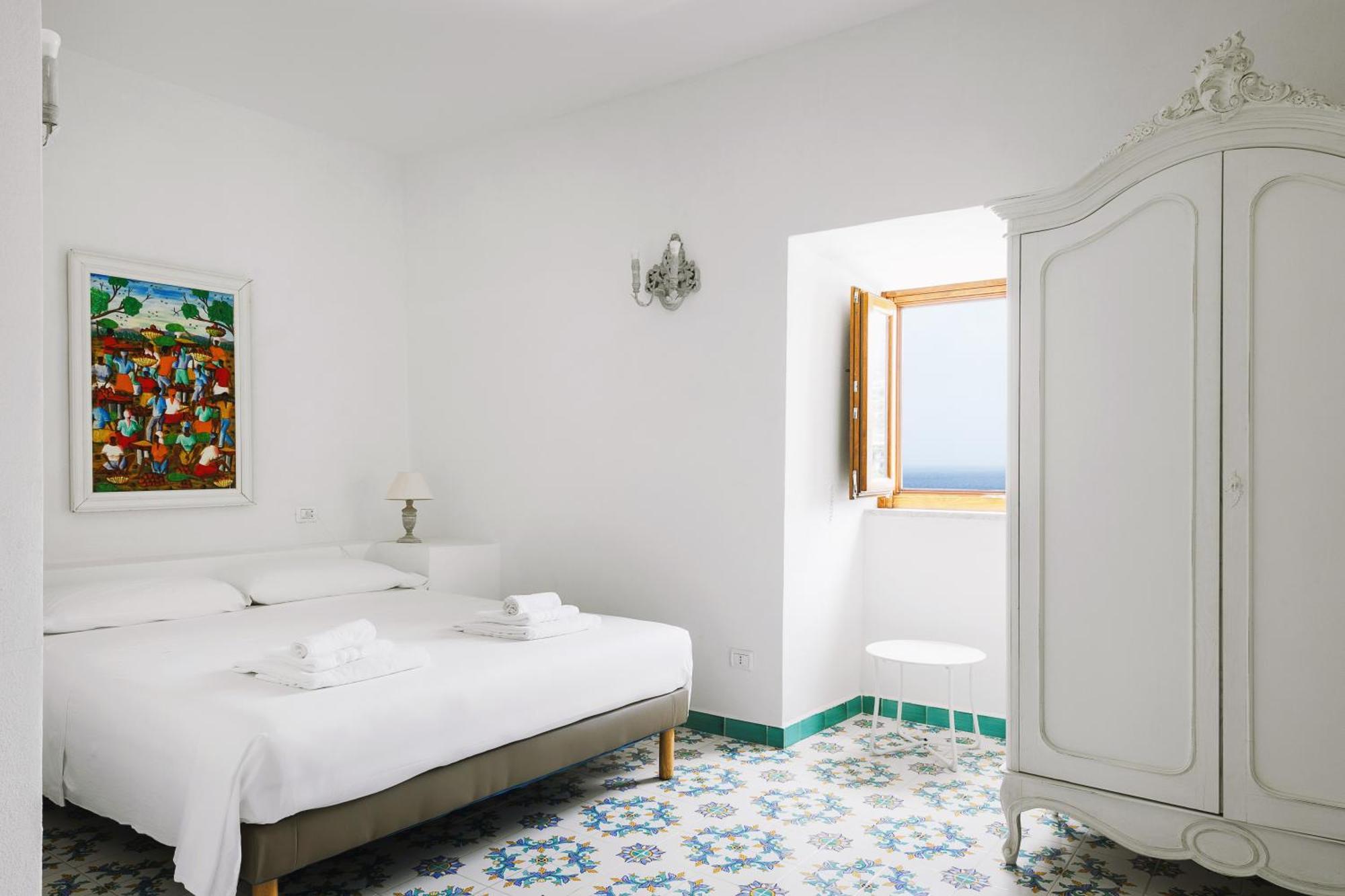 Hotel Torre Dei Borboni Понца Екстериор снимка