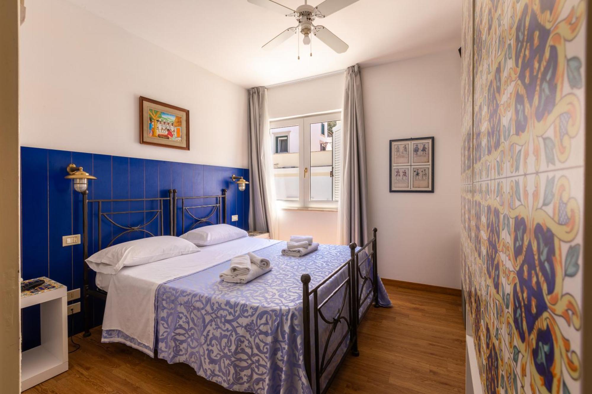 Hotel Torre Dei Borboni Понца Екстериор снимка