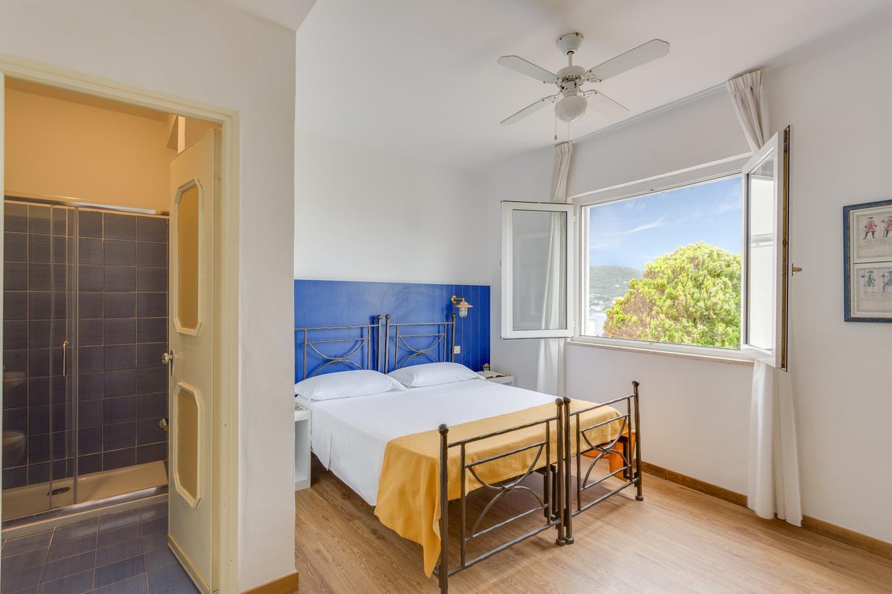 Hotel Torre Dei Borboni Понца Екстериор снимка
