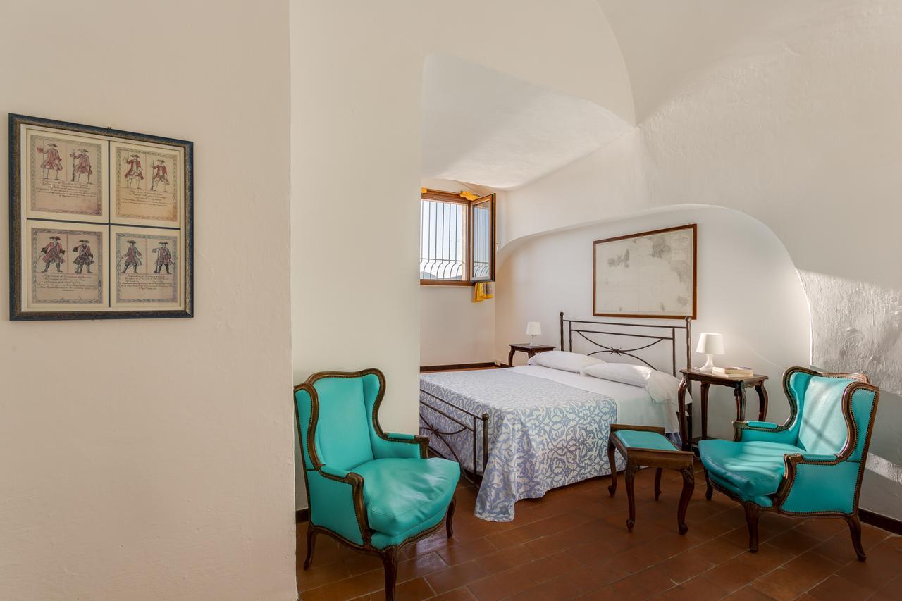 Hotel Torre Dei Borboni Понца Екстериор снимка