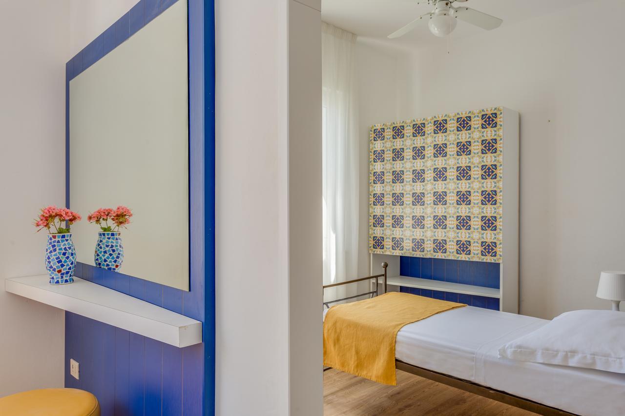 Hotel Torre Dei Borboni Понца Екстериор снимка