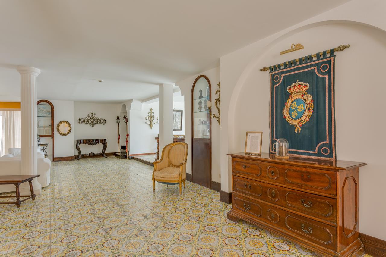 Hotel Torre Dei Borboni Понца Екстериор снимка