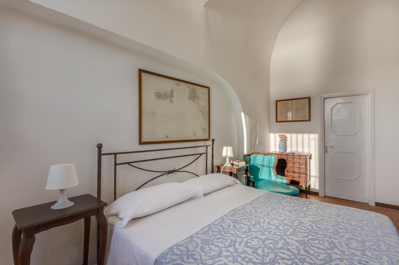 Hotel Torre Dei Borboni Понца Екстериор снимка