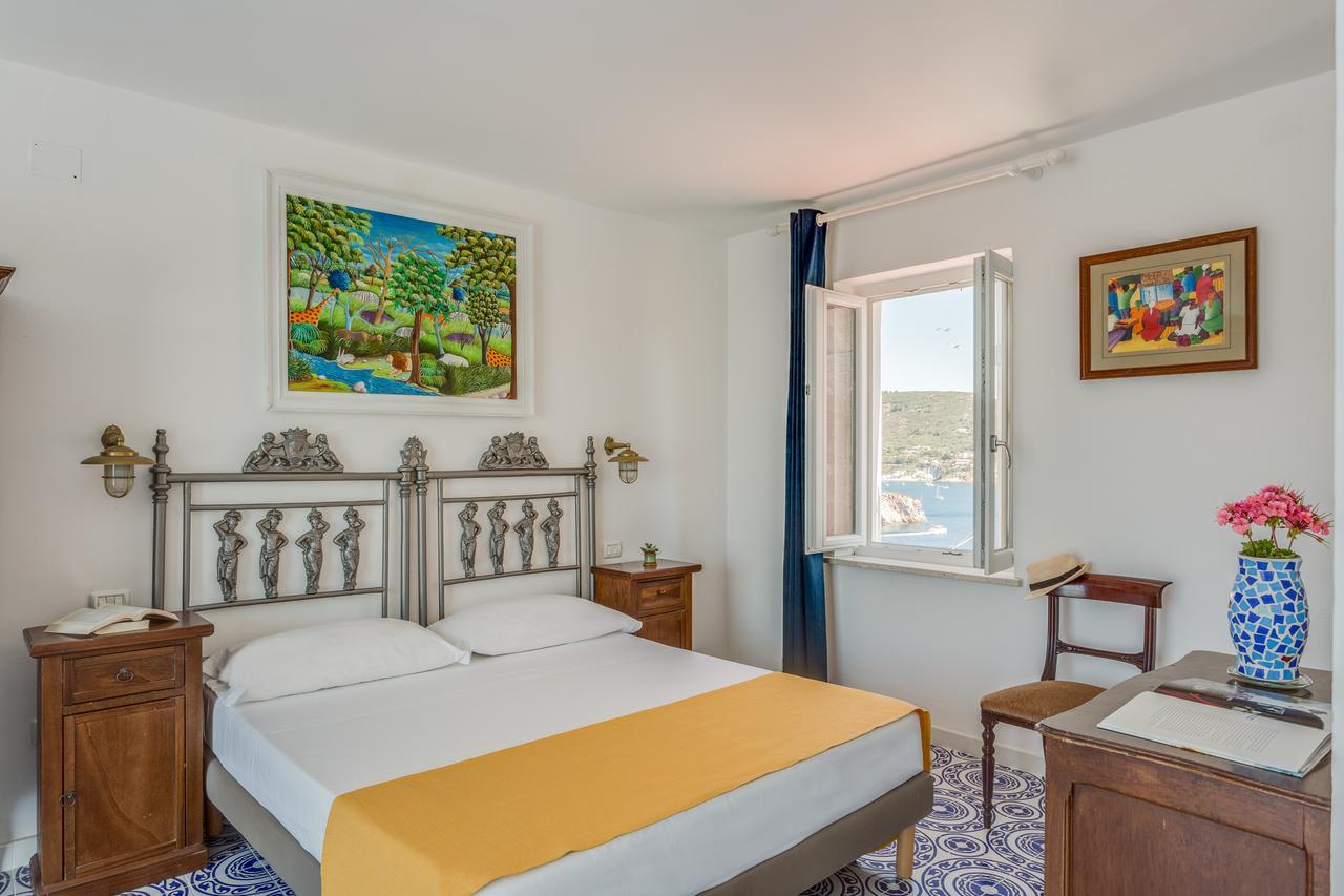 Hotel Torre Dei Borboni Понца Екстериор снимка