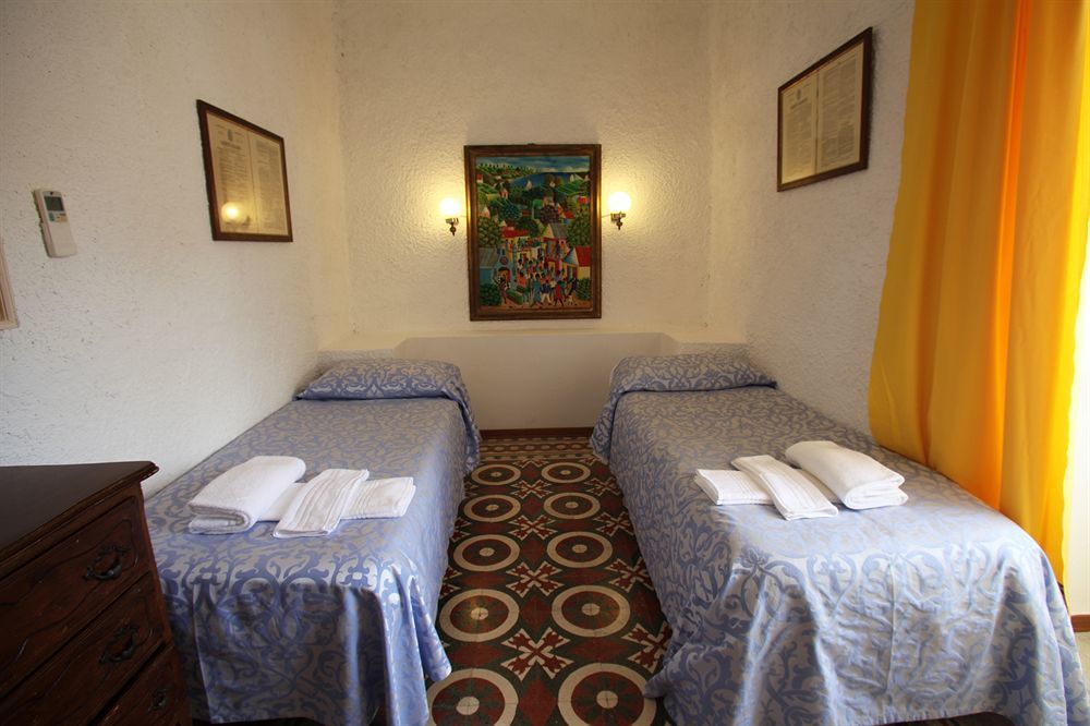 Hotel Torre Dei Borboni Понца Екстериор снимка