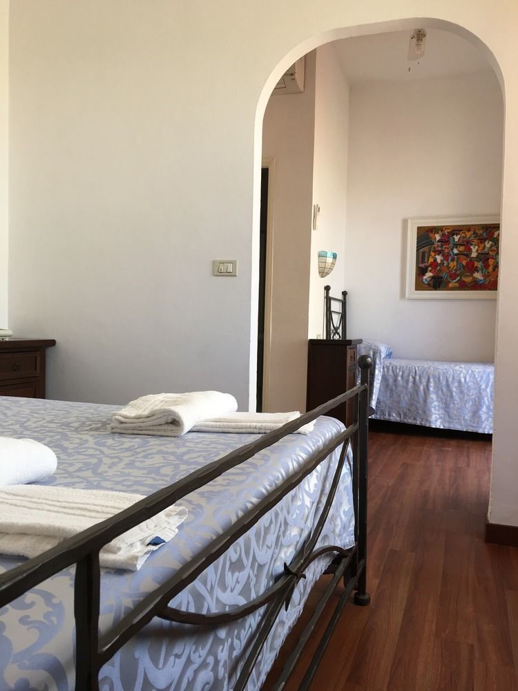Hotel Torre Dei Borboni Понца Екстериор снимка