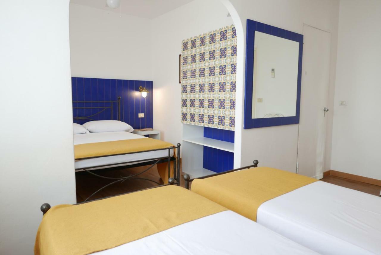 Hotel Torre Dei Borboni Понца Екстериор снимка