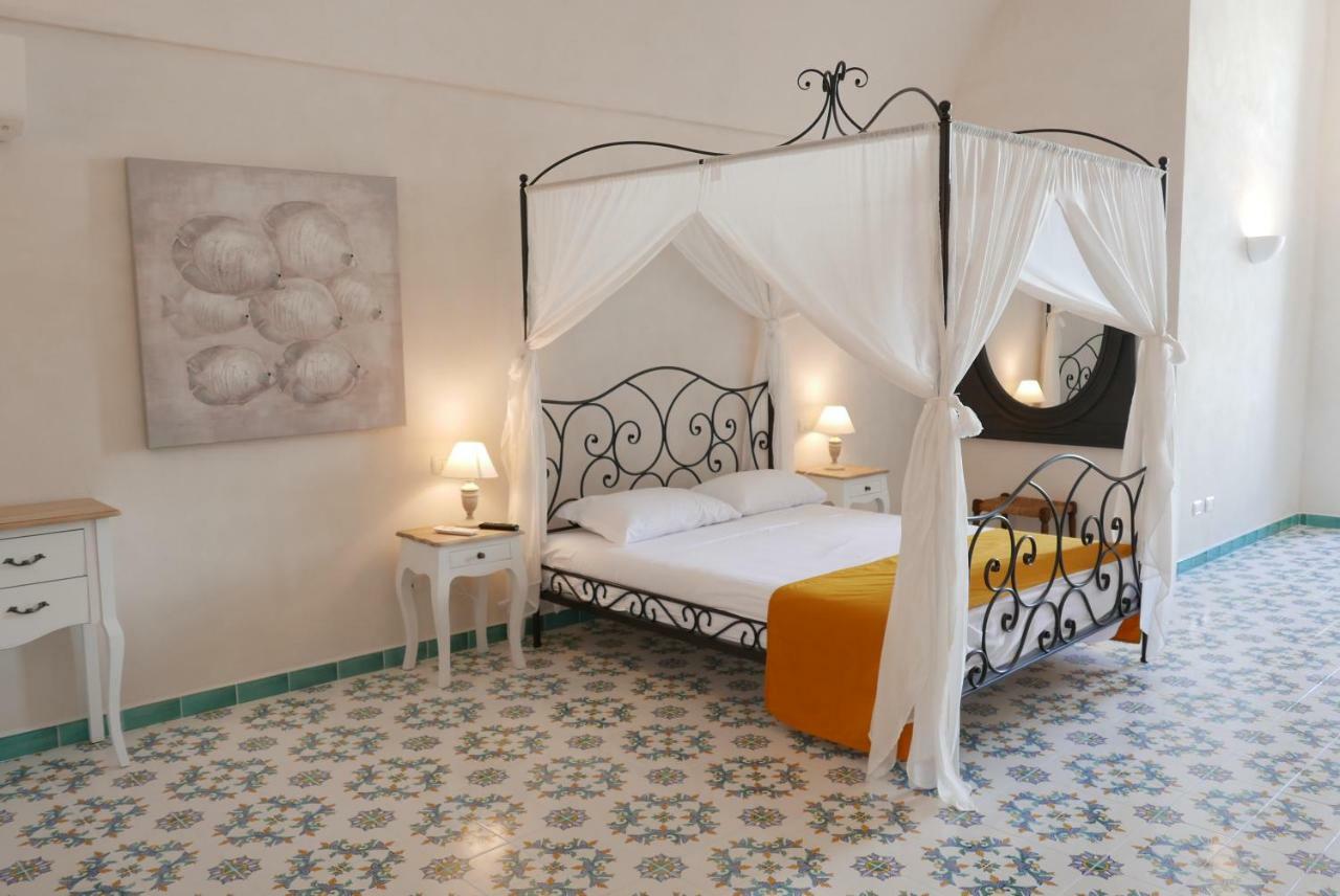 Hotel Torre Dei Borboni Понца Екстериор снимка