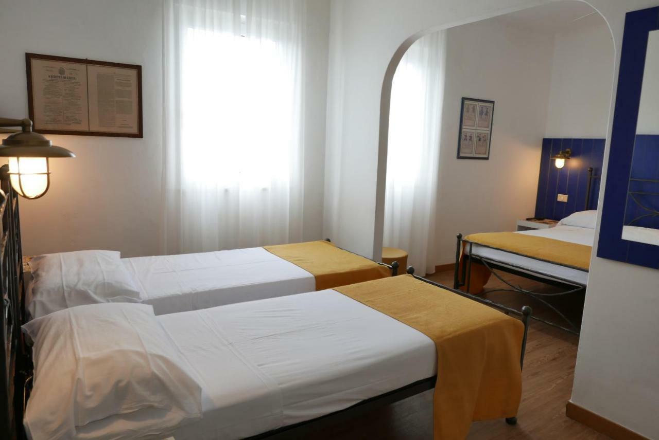 Hotel Torre Dei Borboni Понца Екстериор снимка